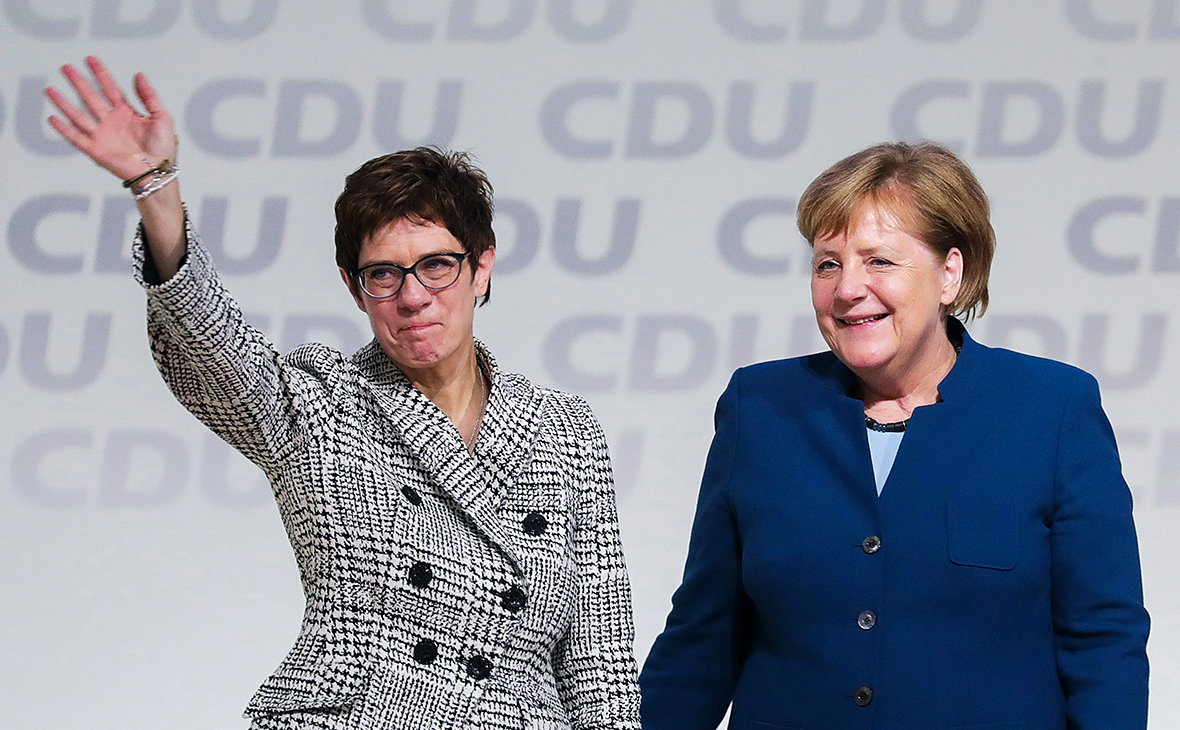 {Ангела Меркель ушла с поста лидера ХДС}, которую она возглавляла 18 лет